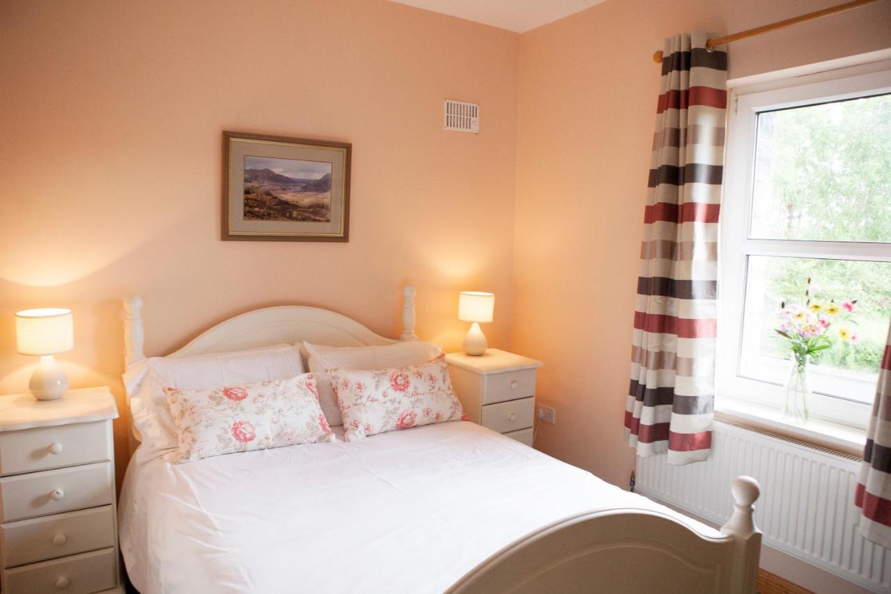 فيلا Inviting 4-Bed House In Strokestown المظهر الخارجي الصورة