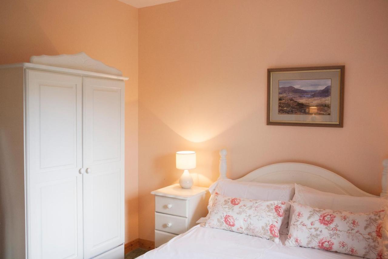 فيلا Inviting 4-Bed House In Strokestown المظهر الخارجي الصورة