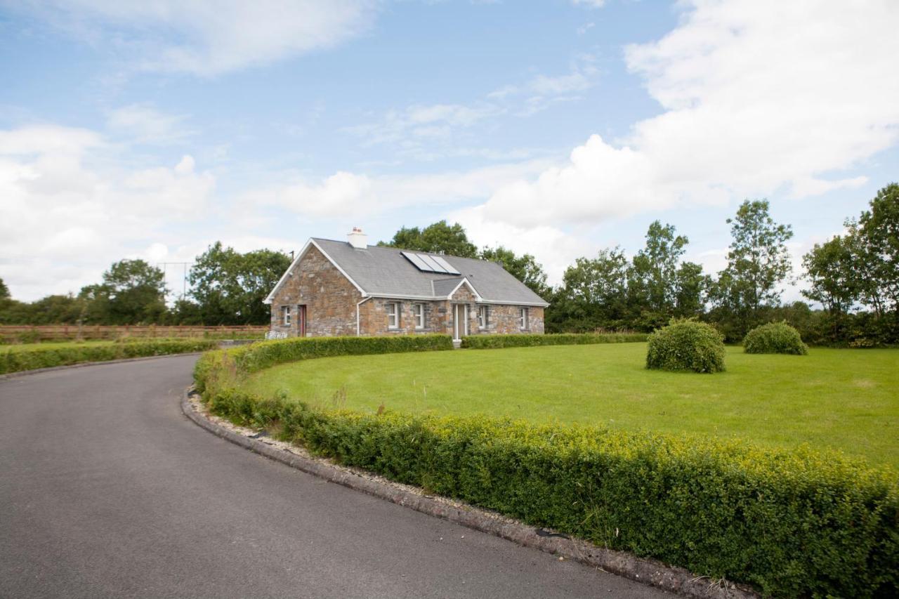 فيلا Inviting 4-Bed House In Strokestown المظهر الخارجي الصورة